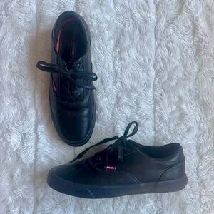 Levi’s faux leather black flat sneaker mens‎ size 9 shoes